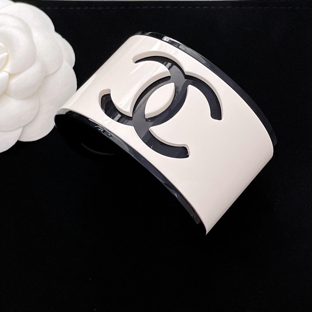 Women's Panda Color Acrylic Bracelet