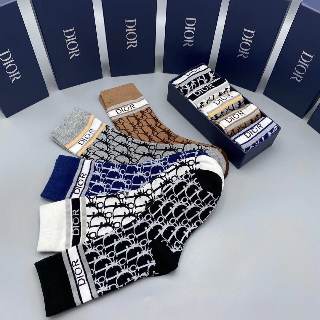 Couple's Fashionable Embroidered Cotton Socks