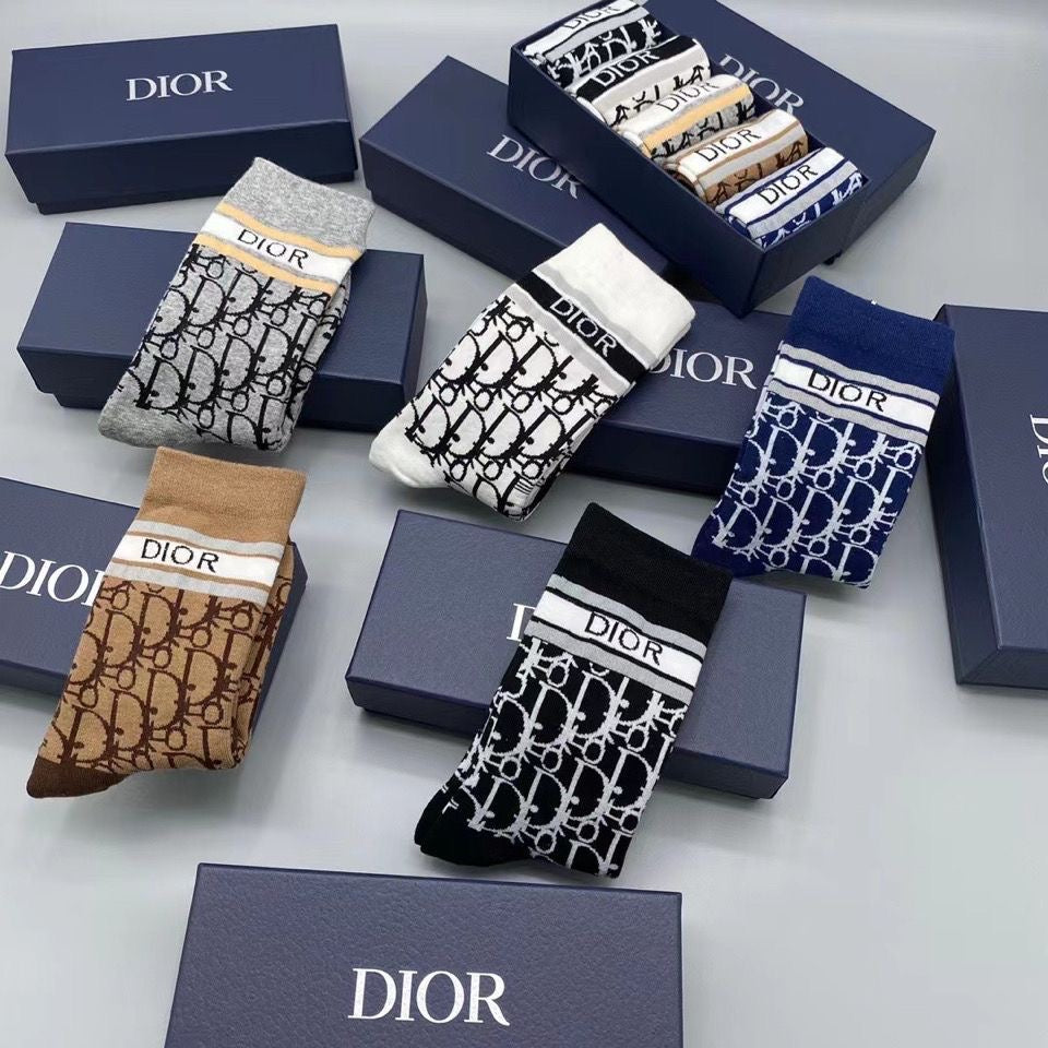 Couple's Fashionable Embroidered Cotton Socks