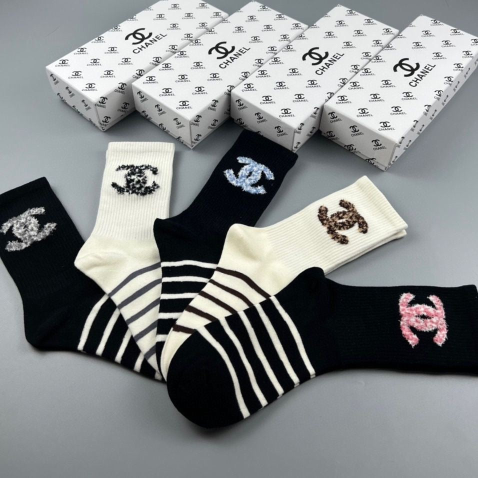Women's Fashionable Mid-Cut Cotton Socks