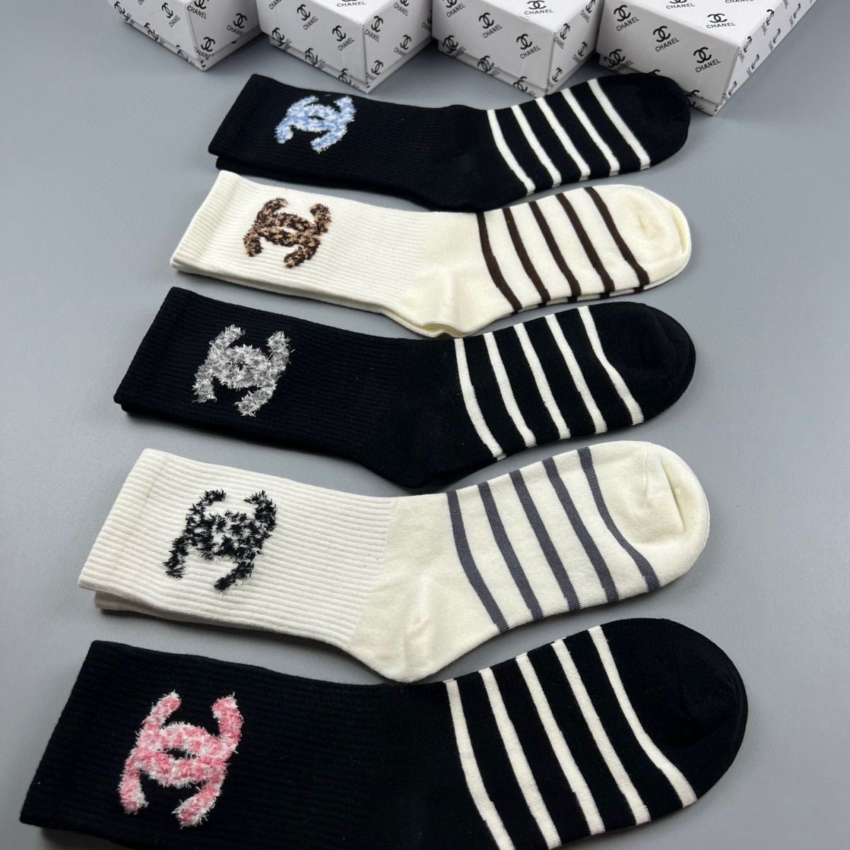 Women's Fashionable Mid-Cut Cotton Socks
