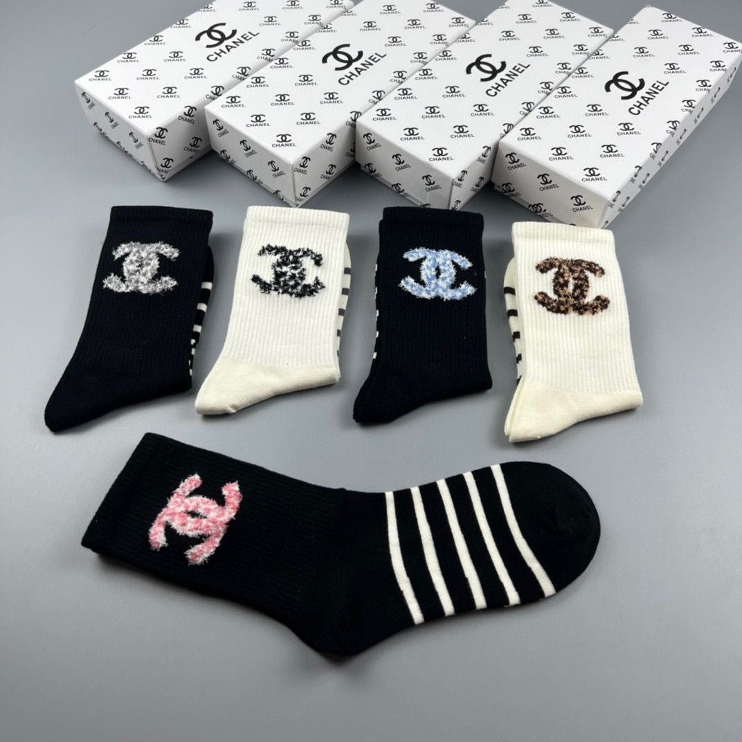 Women's Fashionable Mid-Cut Cotton Socks