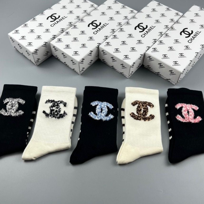 Women's Fashionable Mid-Cut Cotton Socks