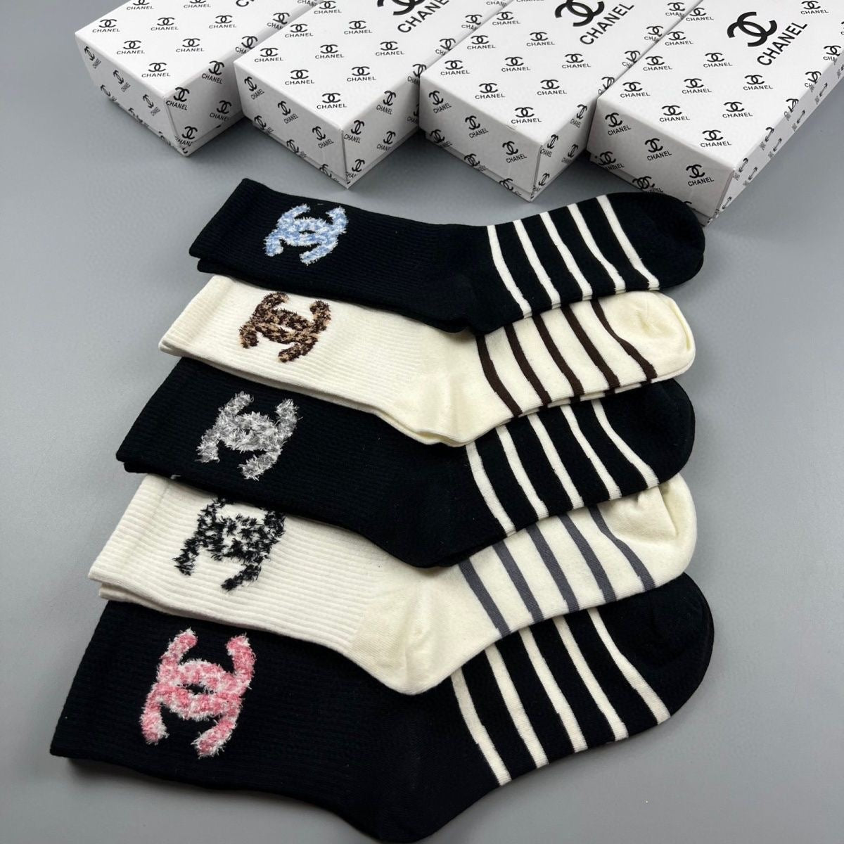 Women's Fashionable Mid-Cut Cotton Socks