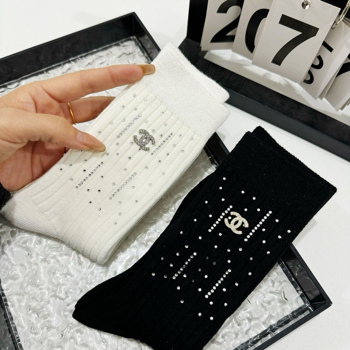 Women's Fashionable Rhinestone Embroidered Cotton Socks