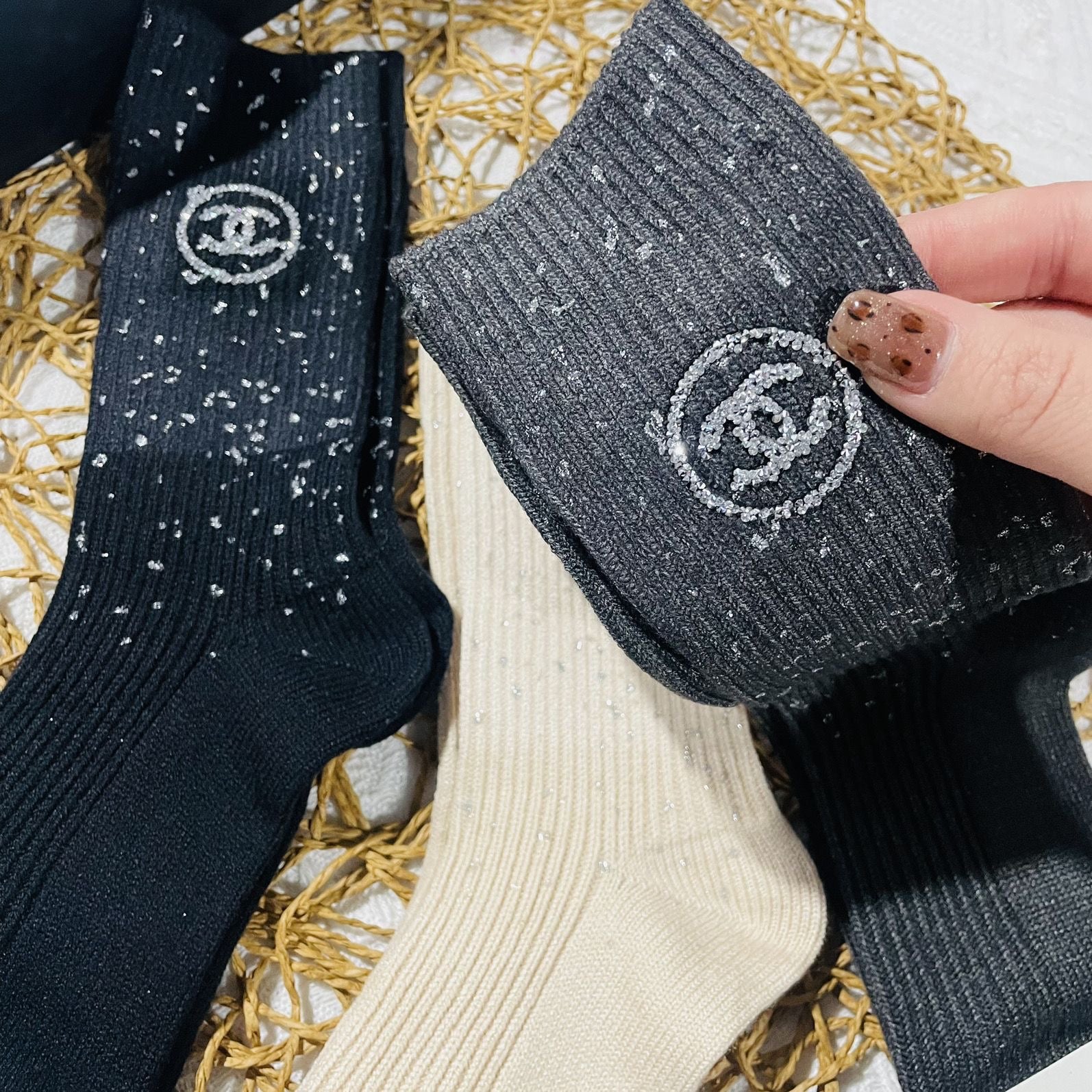 Women's Fashionable Rhinestone Embroidered Cotton Socks