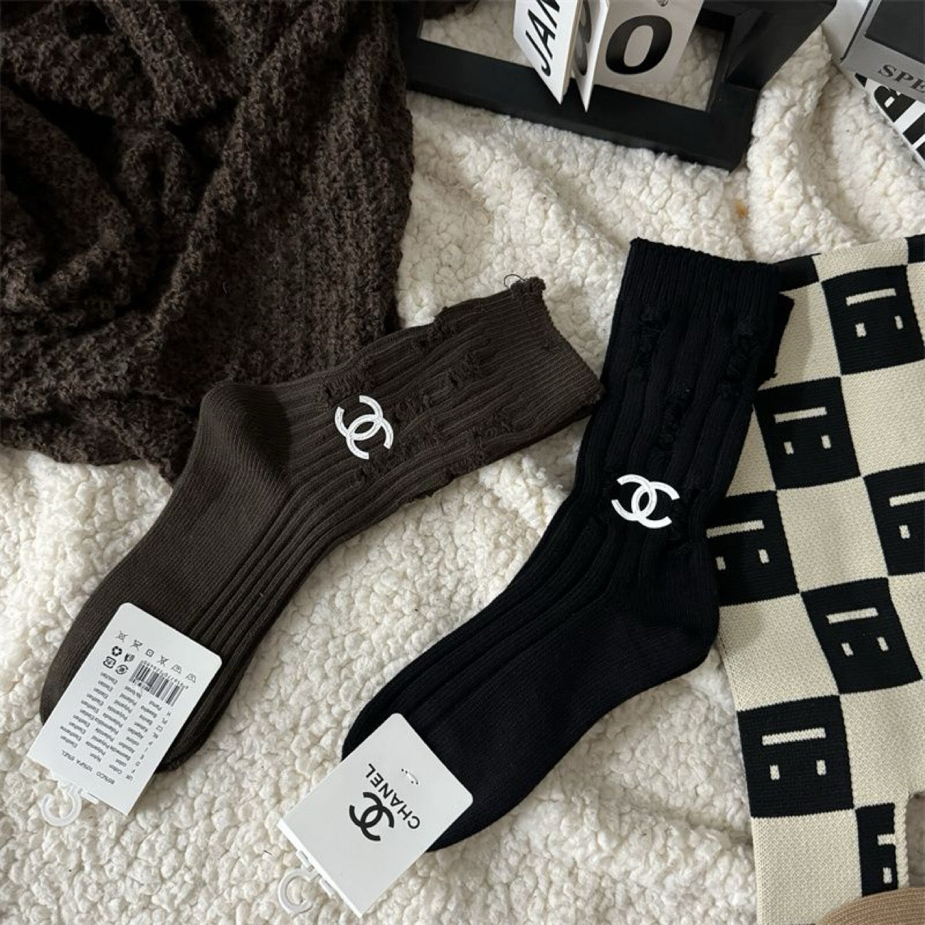 Women's Fashionable Embroidered Knitted Cotton Socks