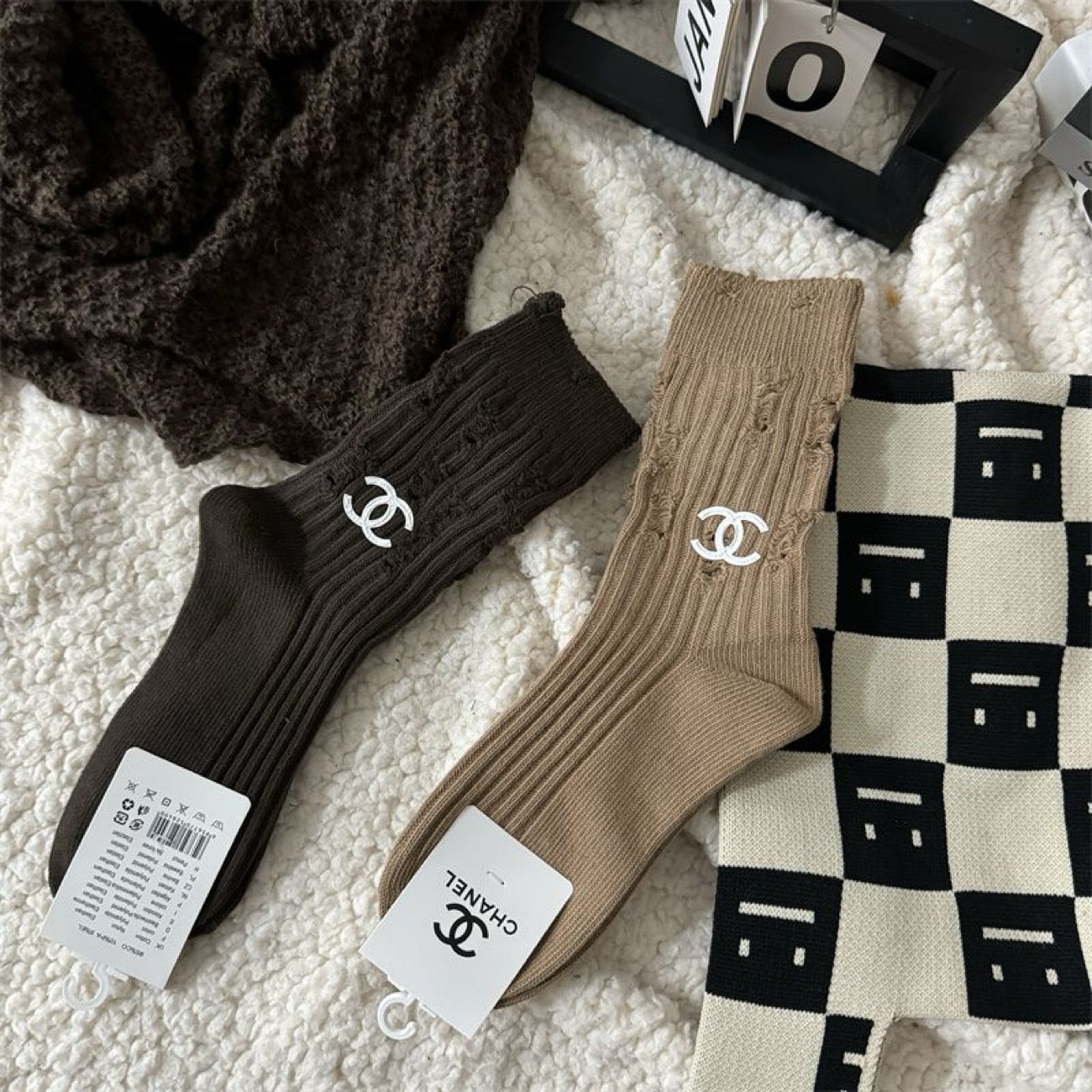 Women's Fashionable Embroidered Knitted Cotton Socks