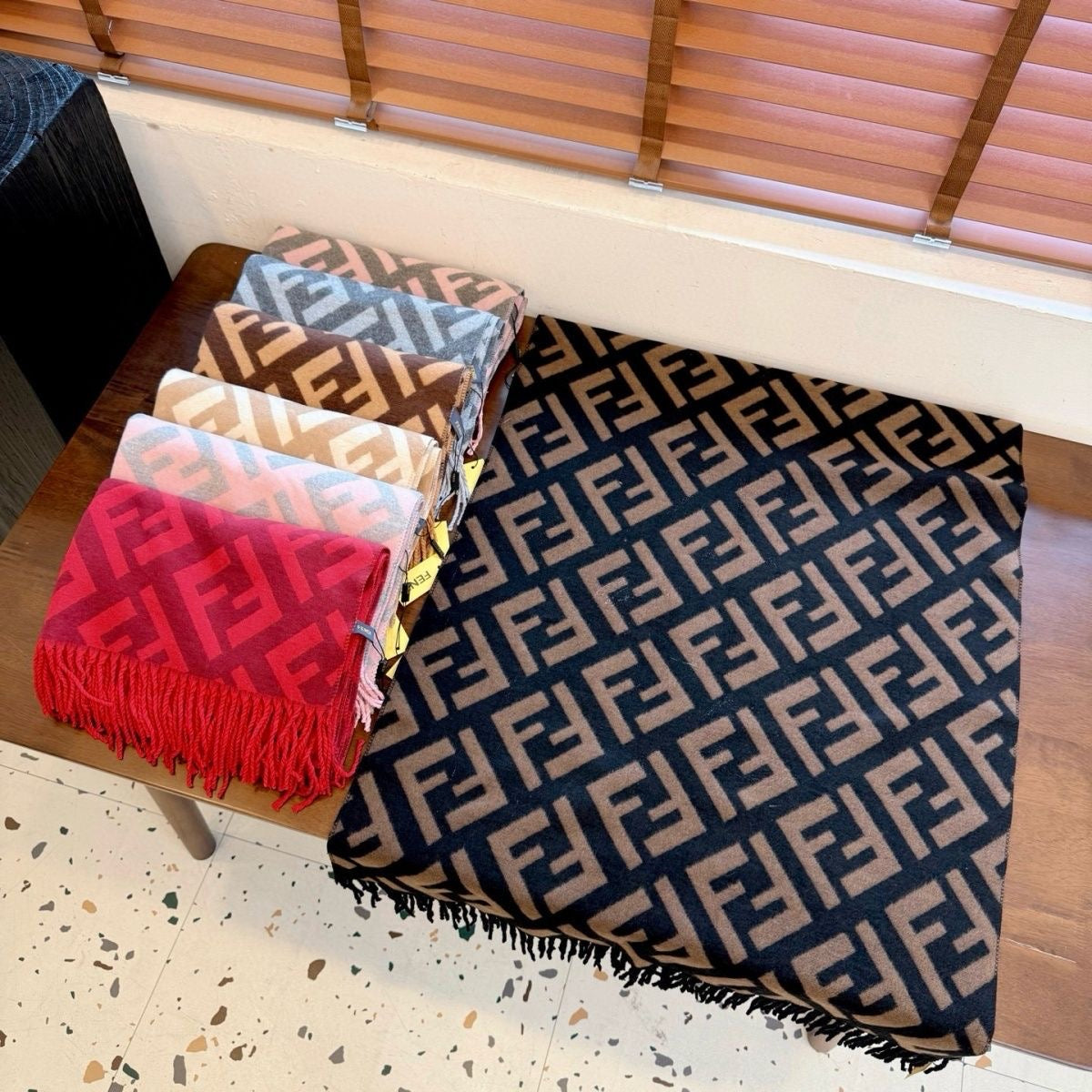 Women's Fashionable Versatile Cashmere Scarf/Shawl