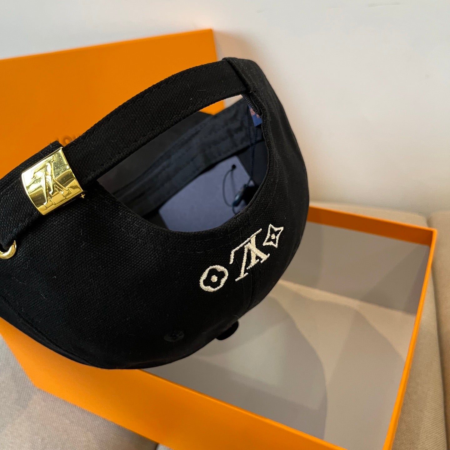 Fashionable Casual Embroidered Baseball Cap