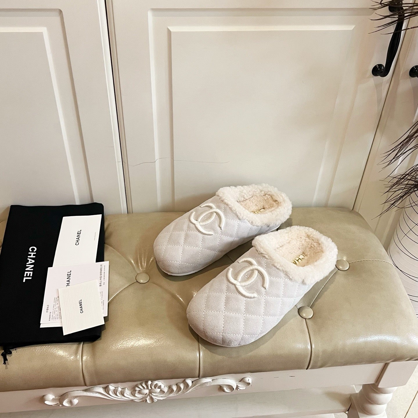 New Women's Fashionable Fleece-Lined Slippers