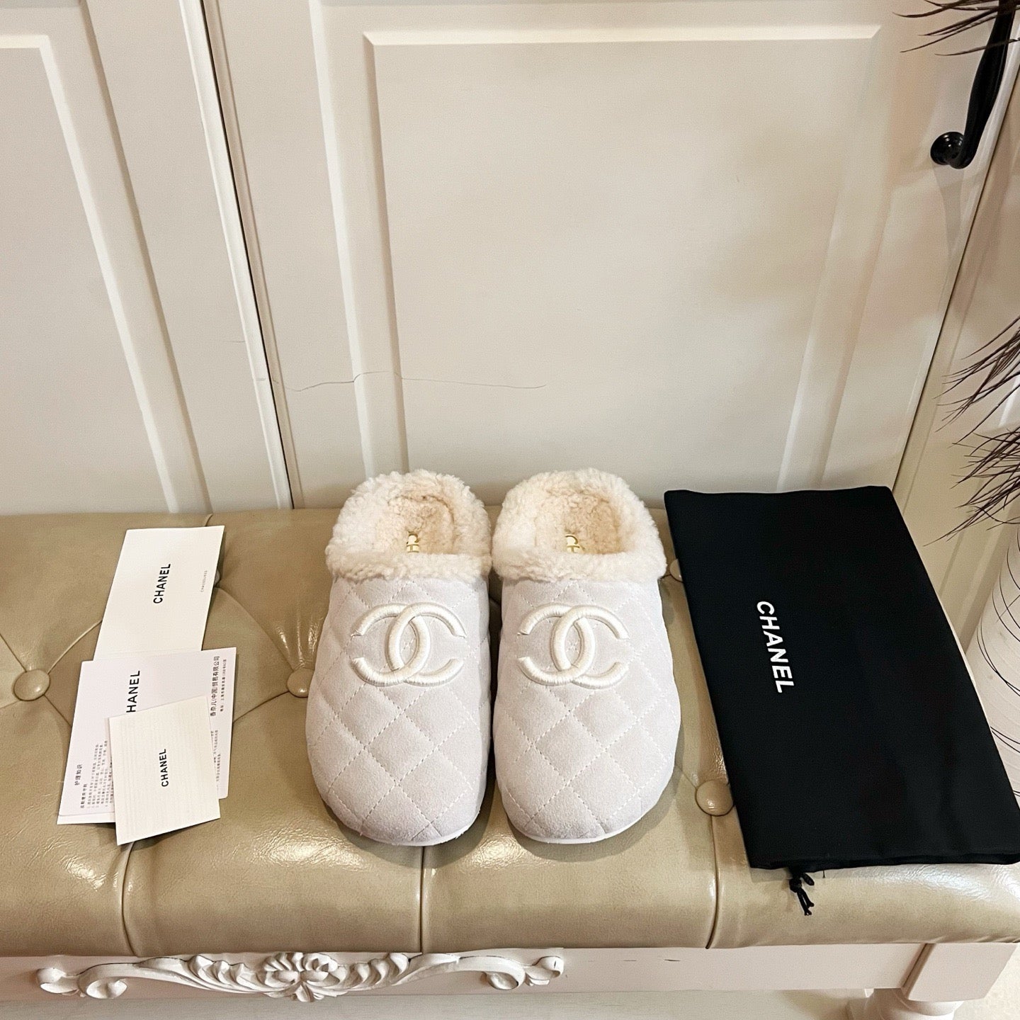 New Women's Fashionable Fleece-Lined Slippers