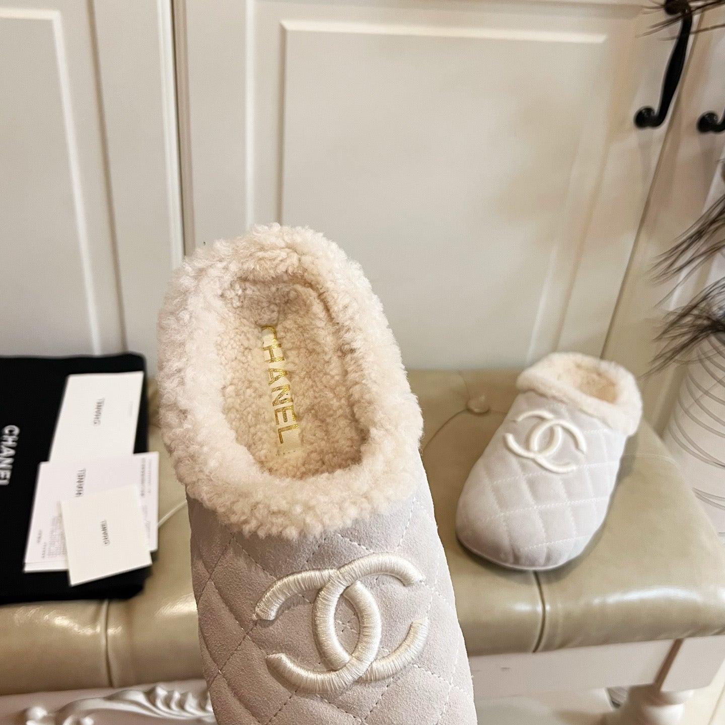 New Women's Fashionable Fleece-Lined Slippers