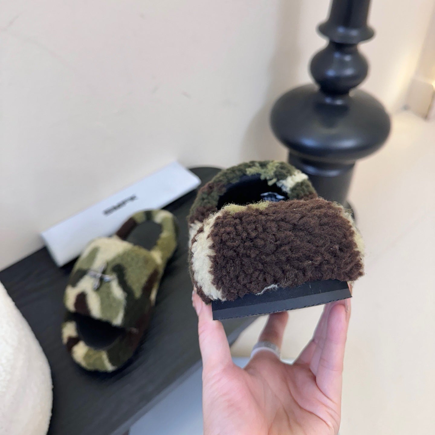 New Women's Fashionable Fleece-Lined Slippers