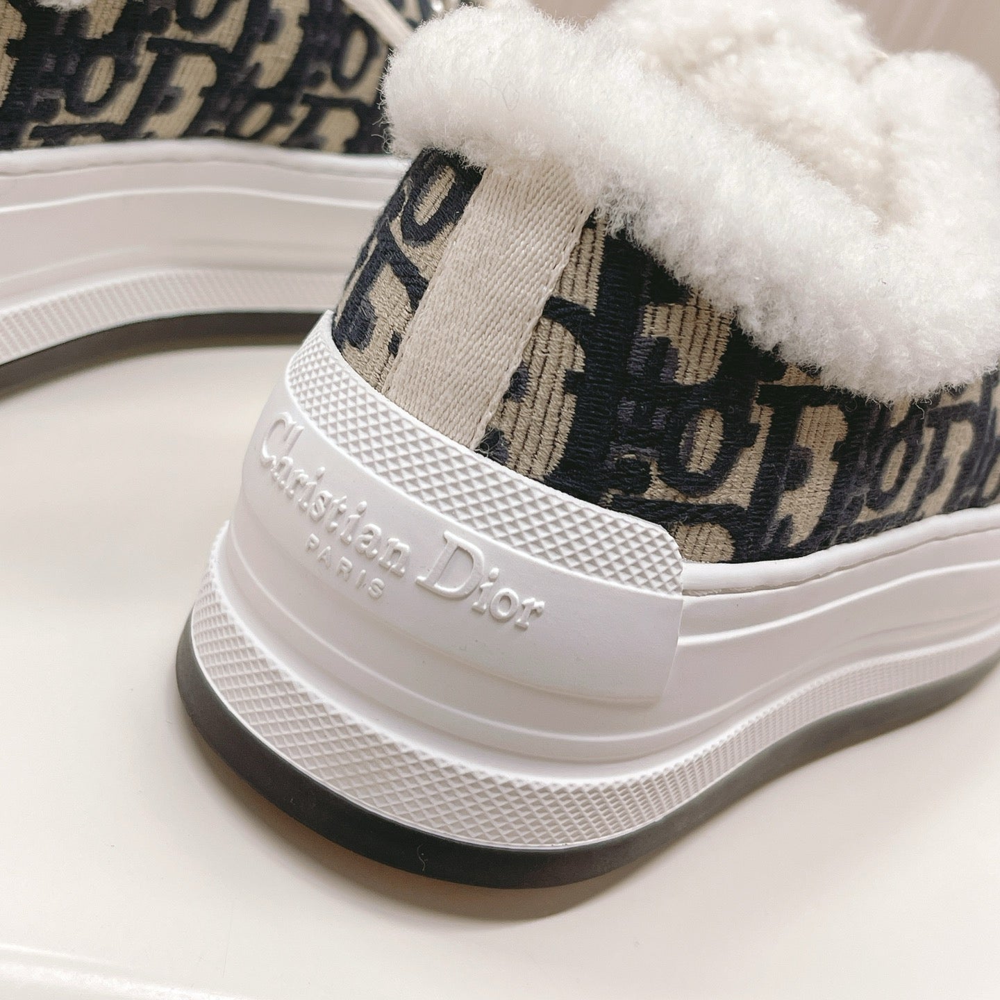 Women's Fashionable Fleece-Lined Casual Shoes