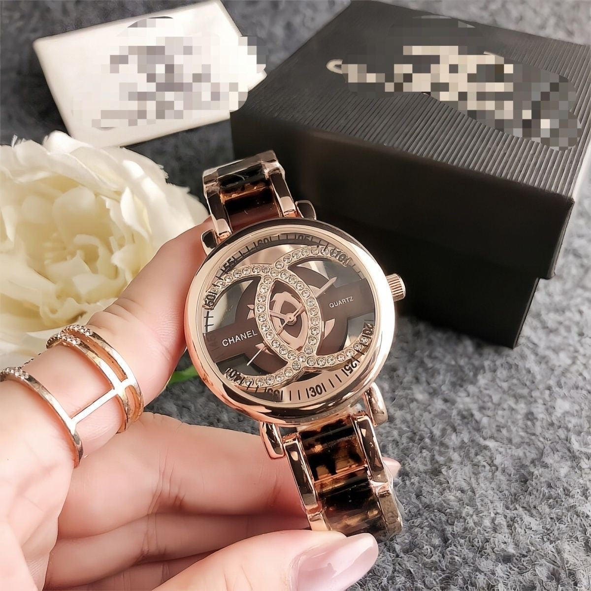 Women's Fashion Diamond-Set Quartz Watch