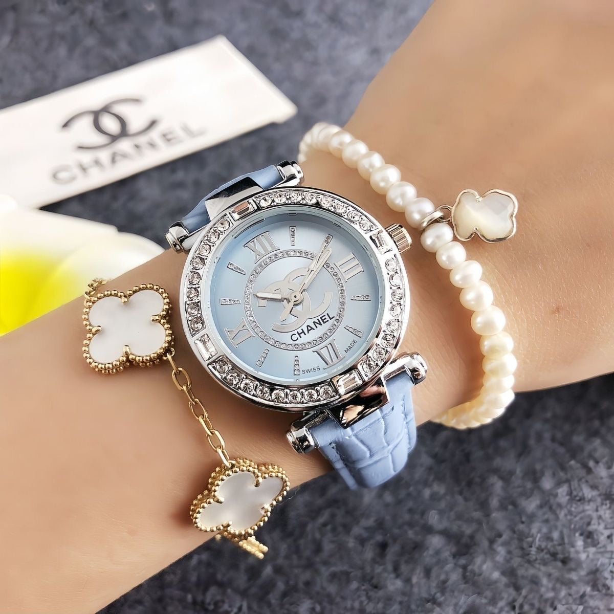 Women's Fashion Leather Strap Diamond Watch