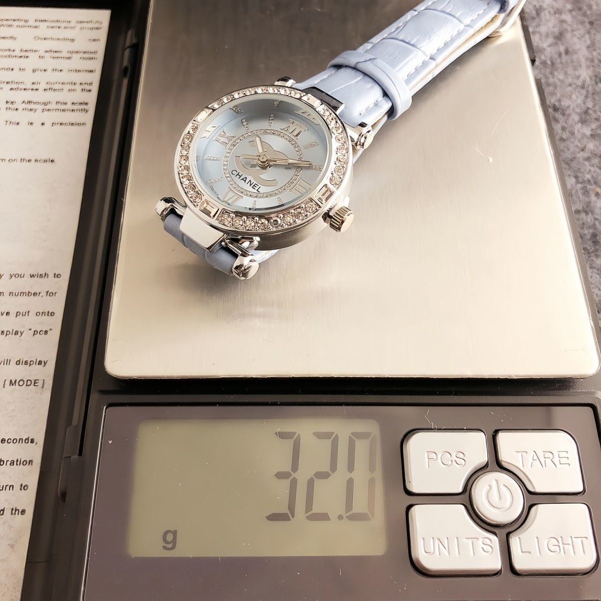 Women's Fashion Leather Strap Diamond Watch