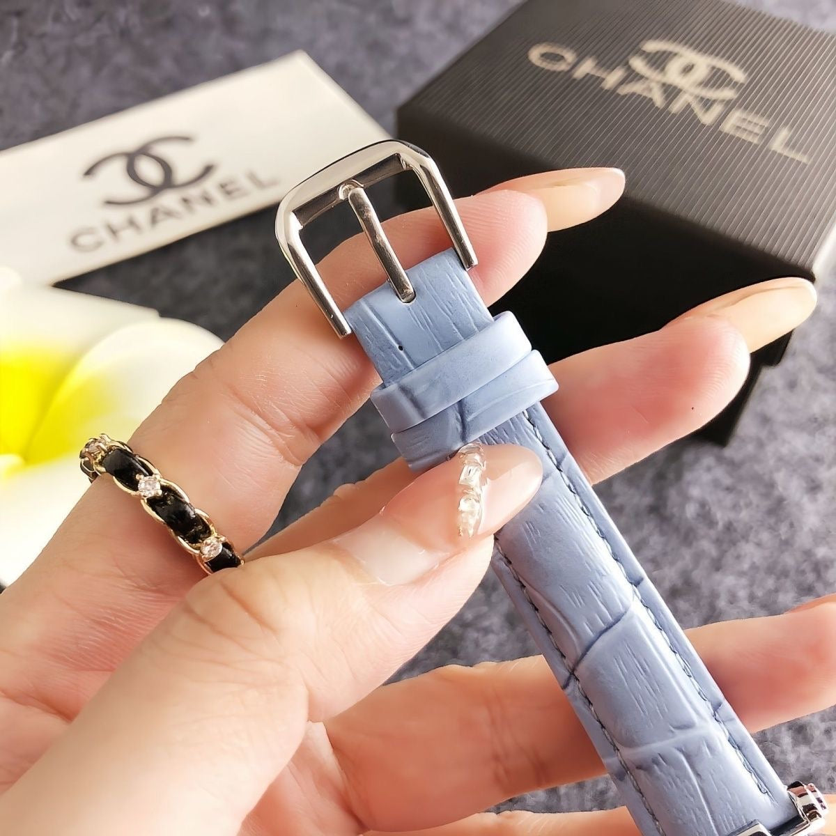 Women's Fashion Leather Strap Diamond Watch