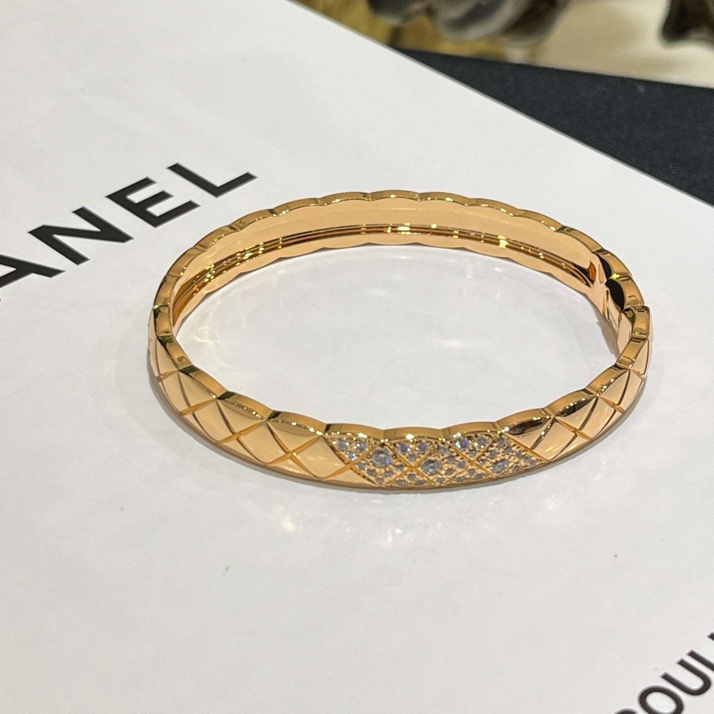 Women's Fashion Diamond-Encrusted Bangle
