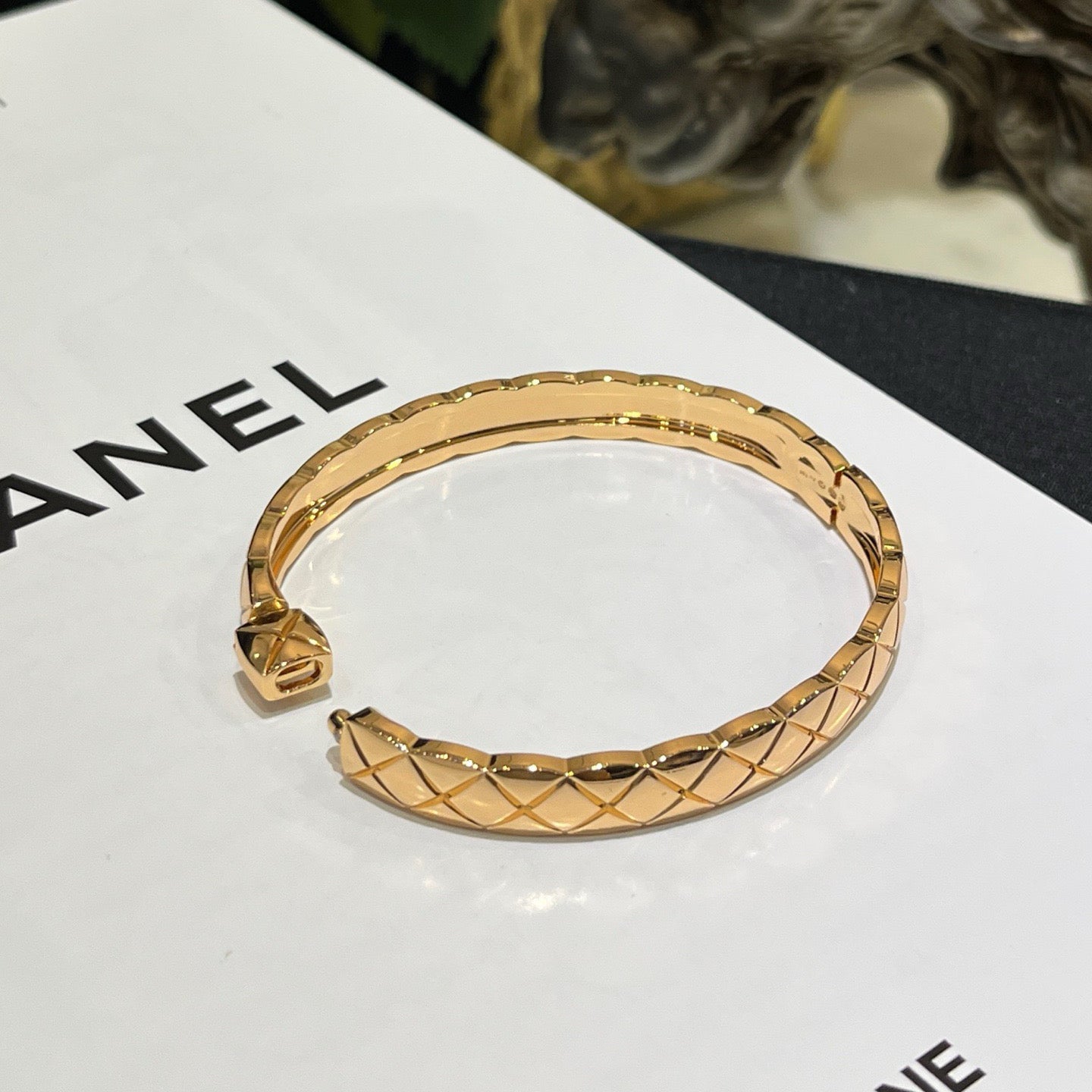 Women's Fashion Diamond-Encrusted Bangle