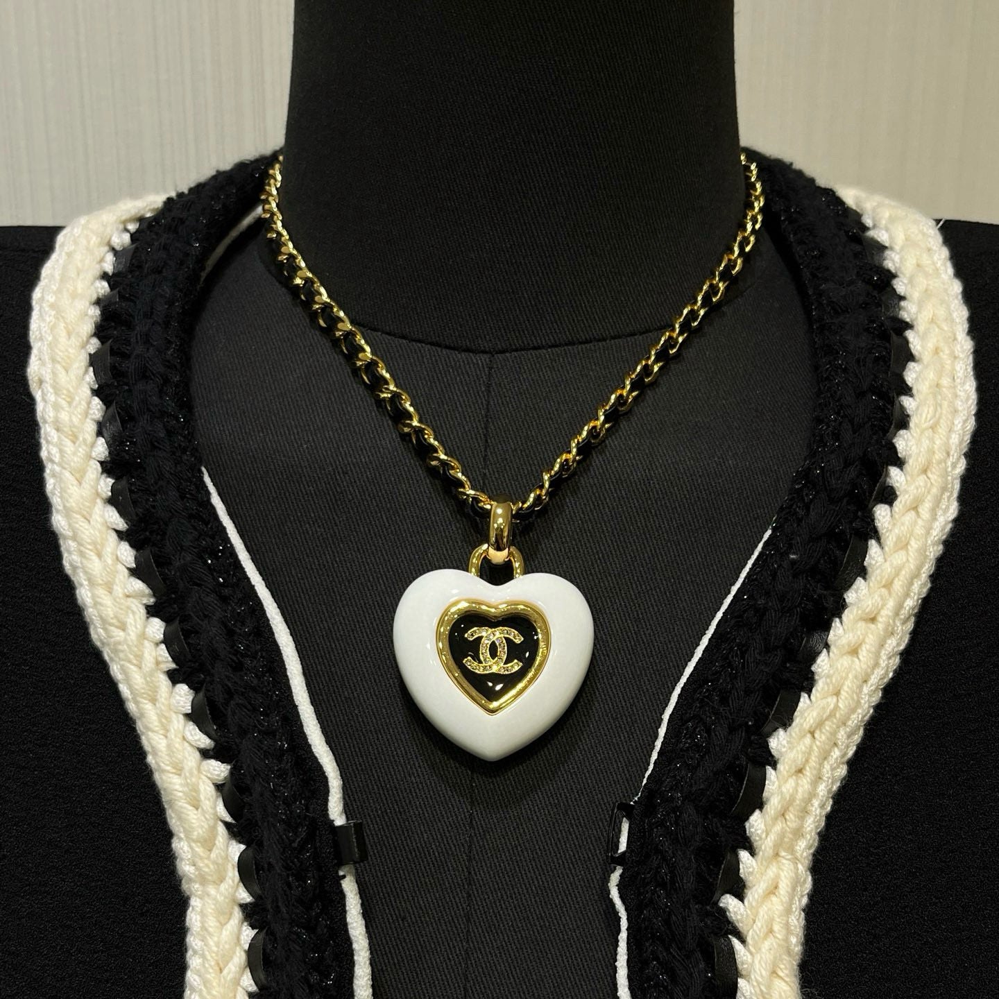 Women's Heart-Shaped Pendant Necklace
