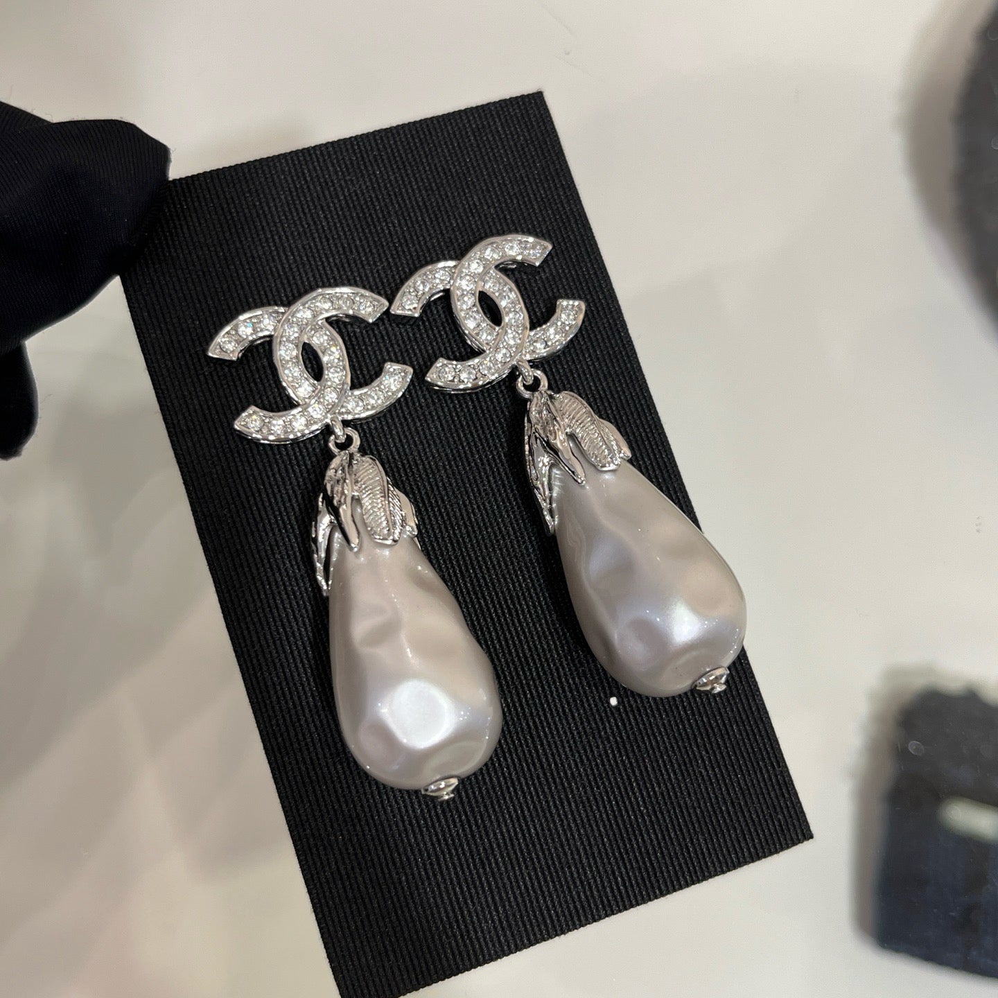 New Women's Pearl Pendant Earrings