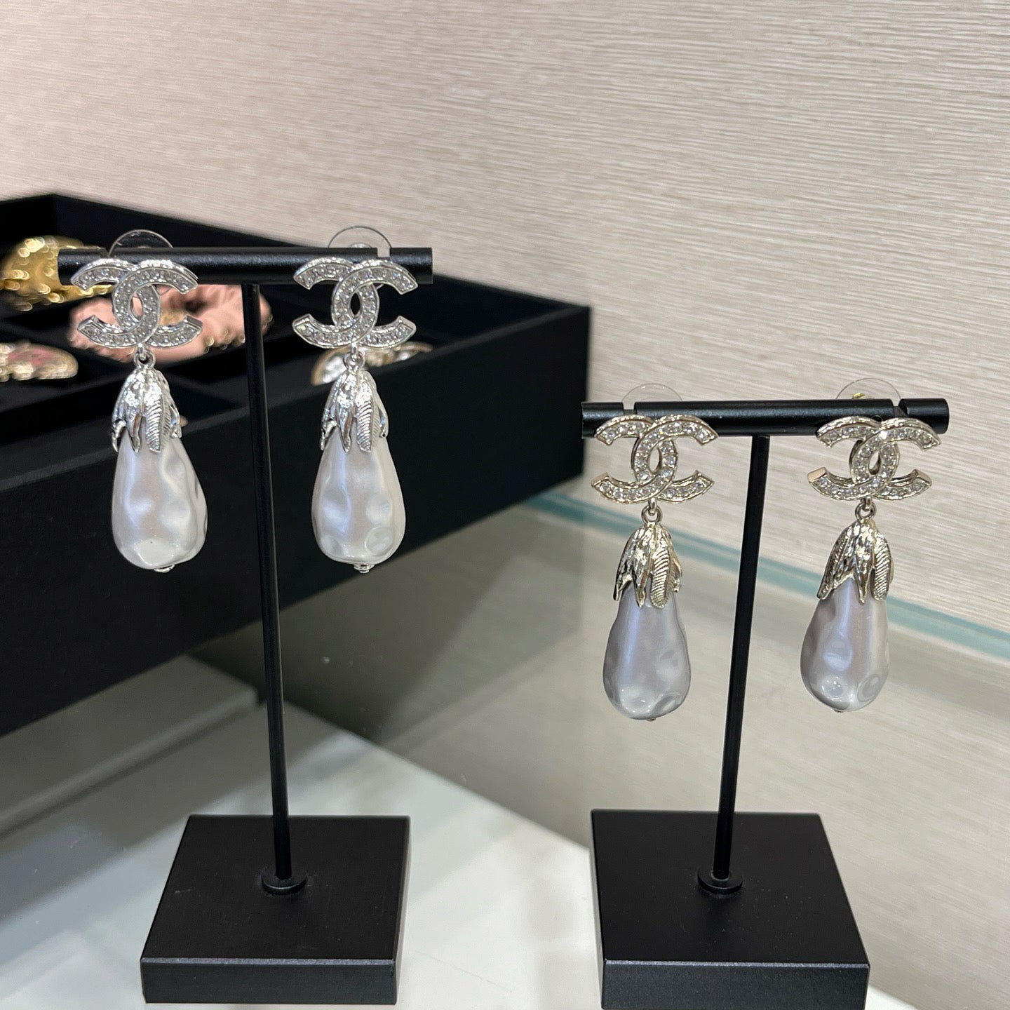 New Women's Pearl Pendant Earrings