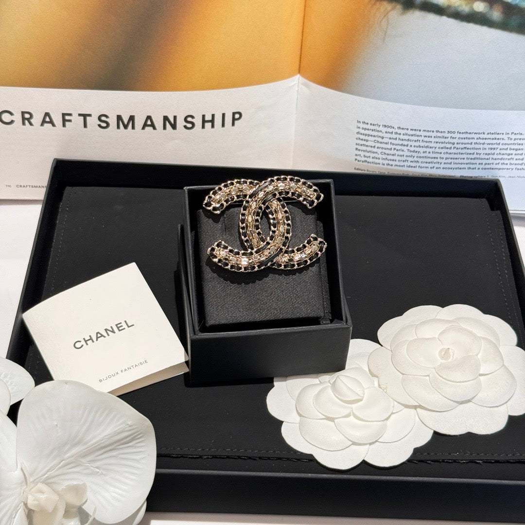 New Women's Fashion Brooch Accessory