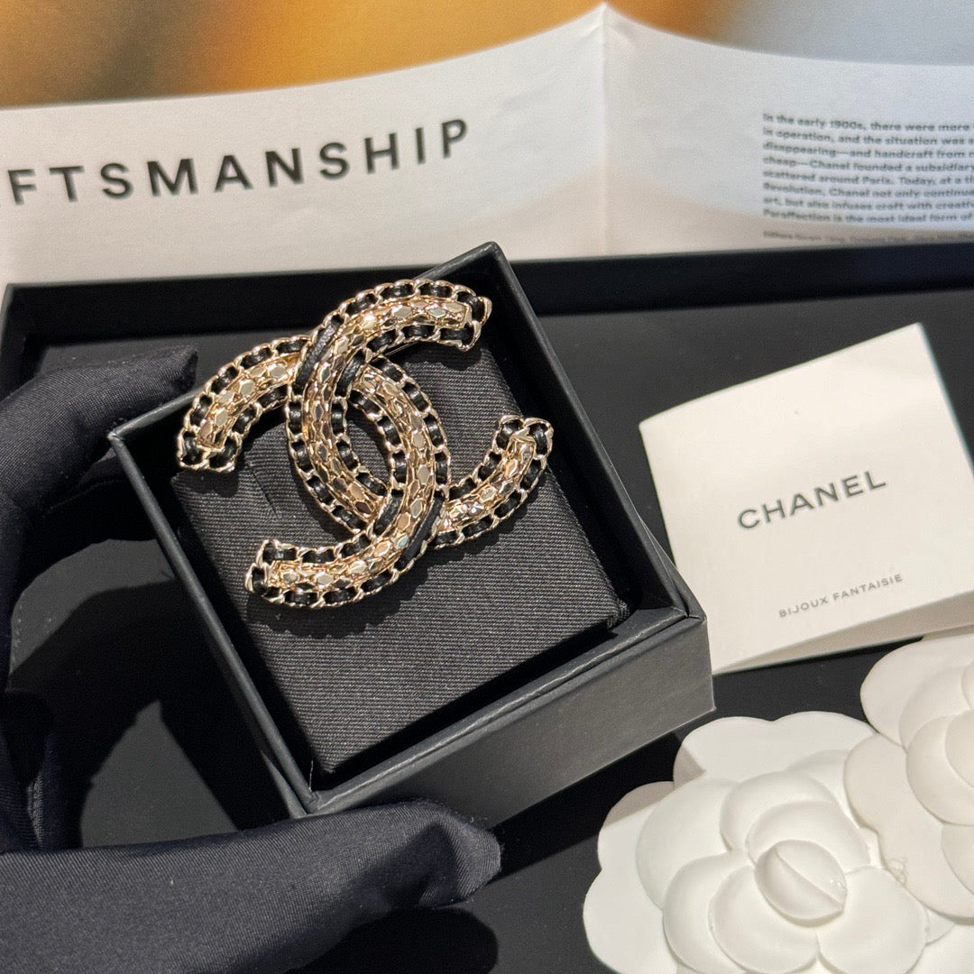 New Women's Fashion Brooch Accessory