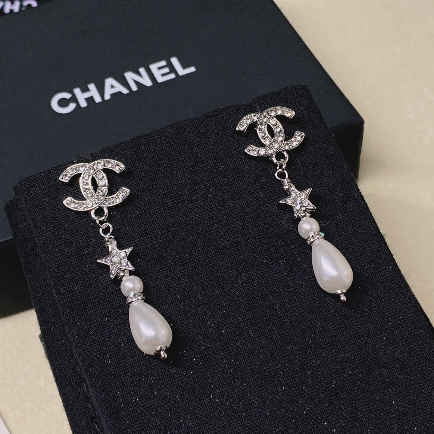 Women's Pearl Drop Earrings