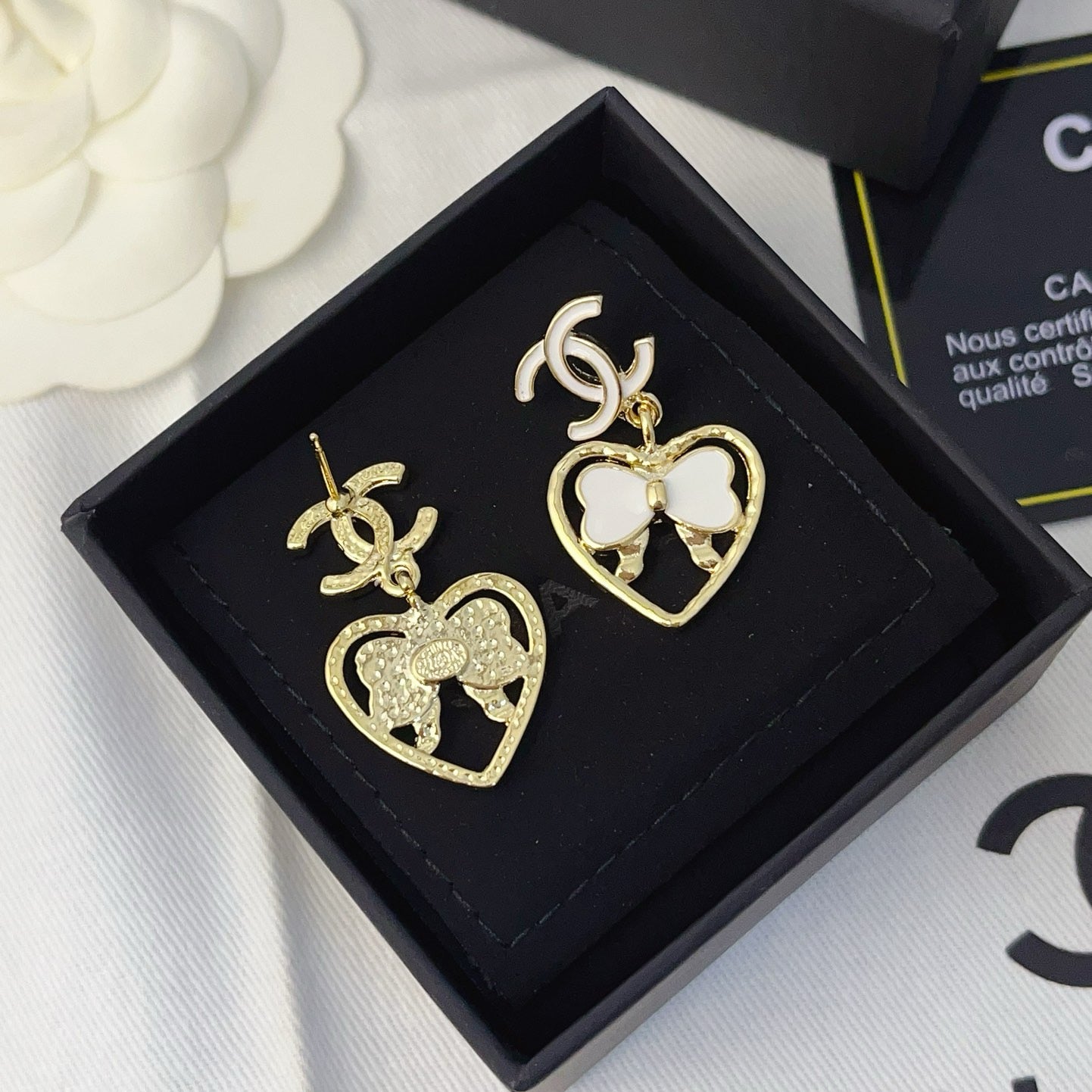 Women's Fashion Heart-Shaped Pendant Earrings