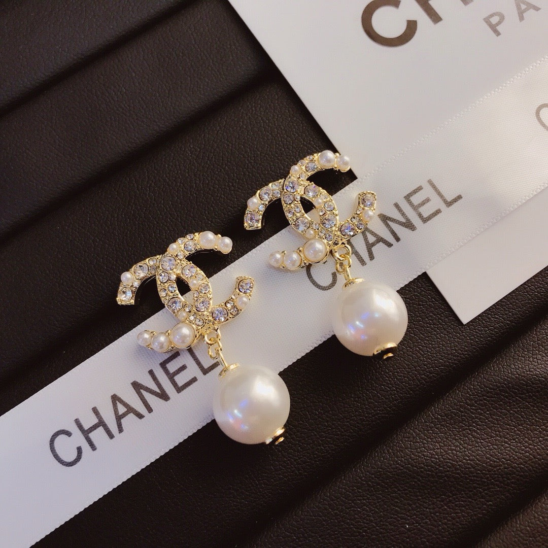Women's Fashion Pearl Drop Earrings