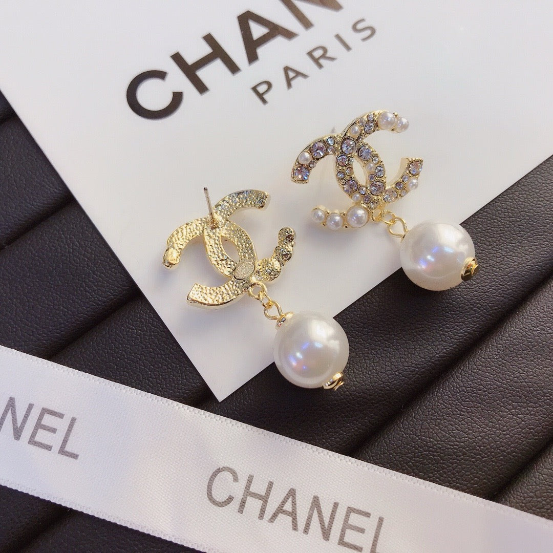 Women's Fashion Pearl Drop Earrings