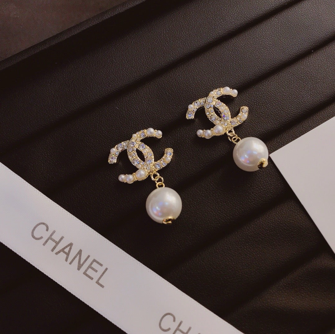 Women's Fashion Pearl Drop Earrings