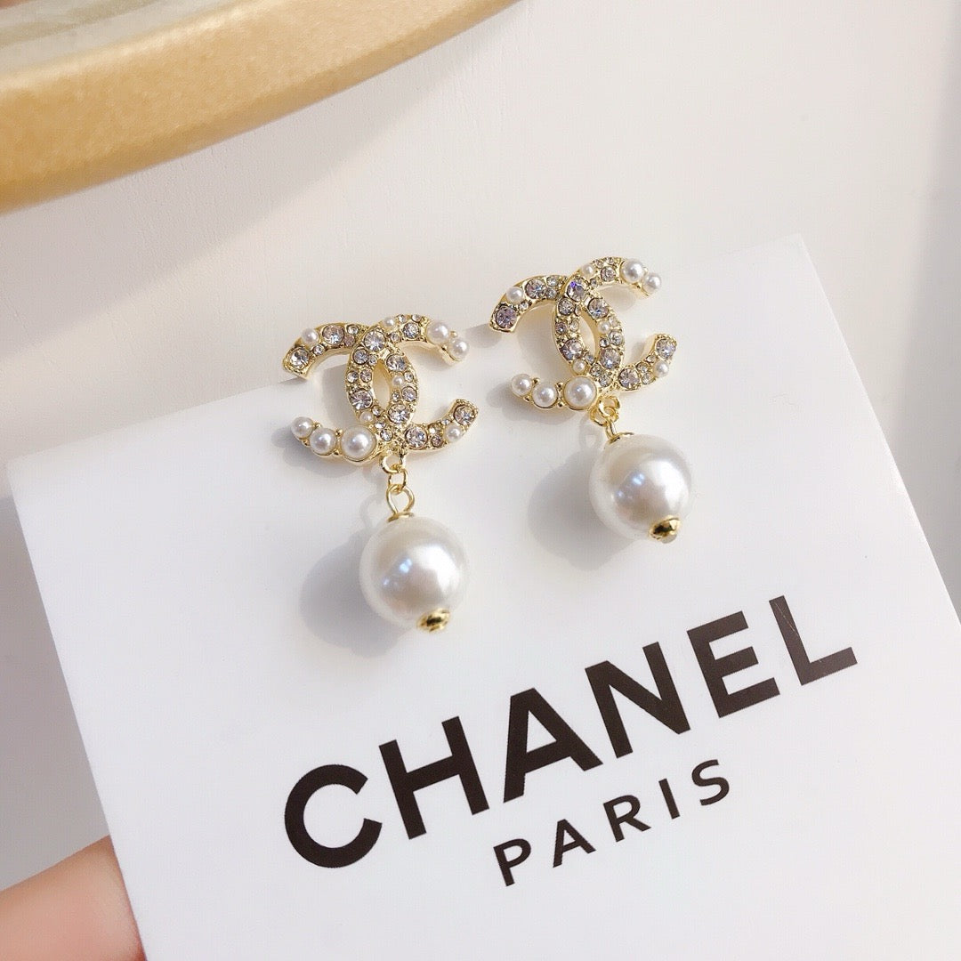 Women's Fashion Pearl Drop Earrings