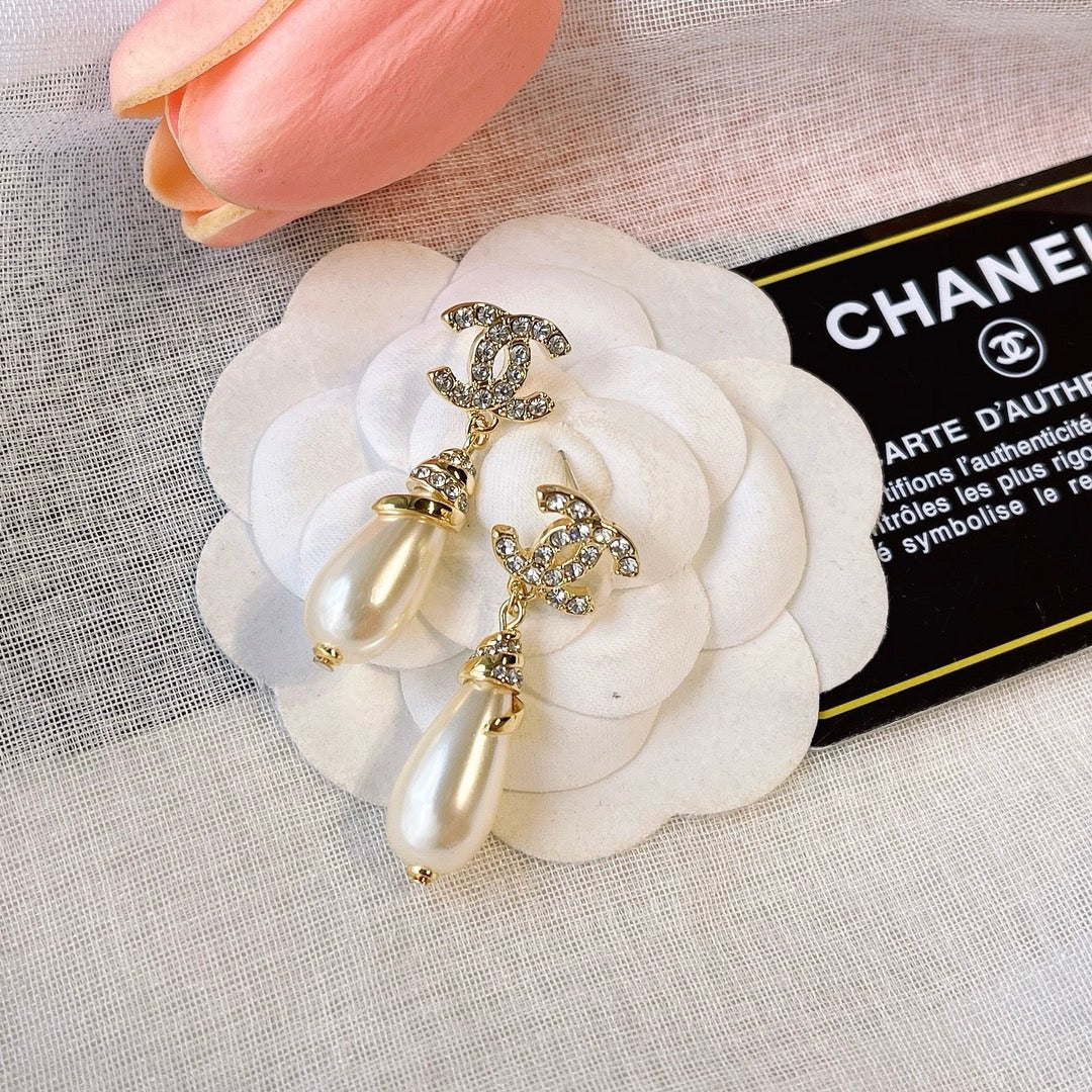 Women's Fashion Pearl Drop Earrings