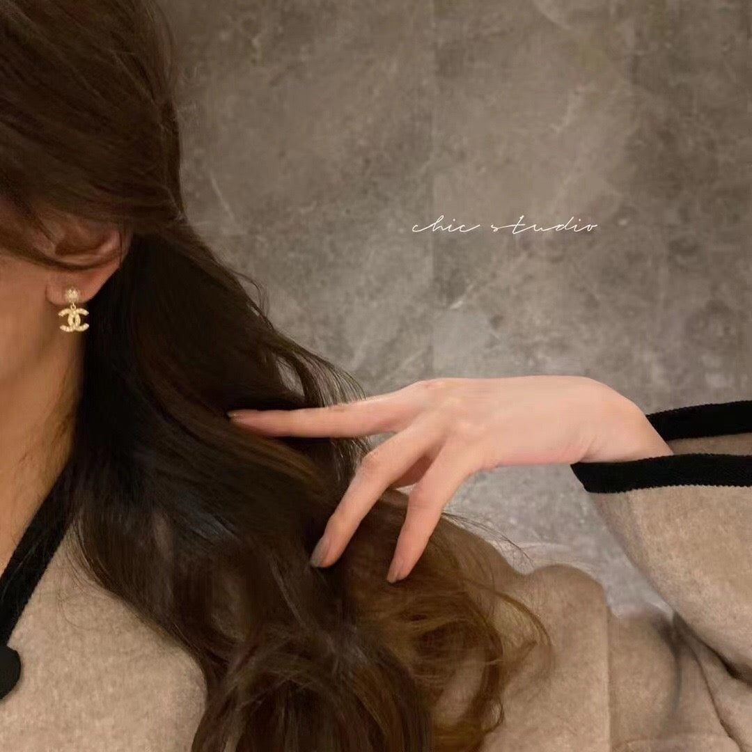 Women's Stylish Exquisite Rhinestone Earrings