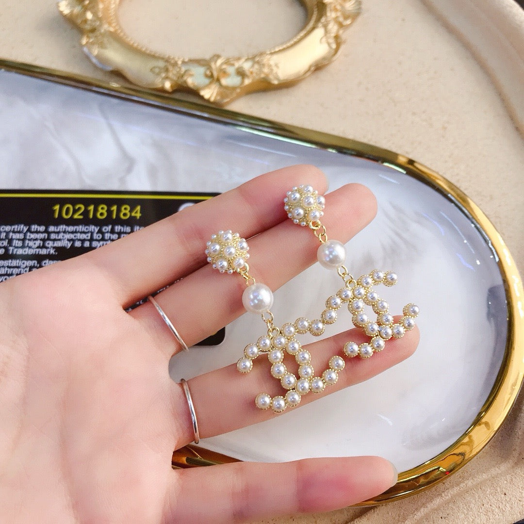 Women's Fashion Pearl Earrings