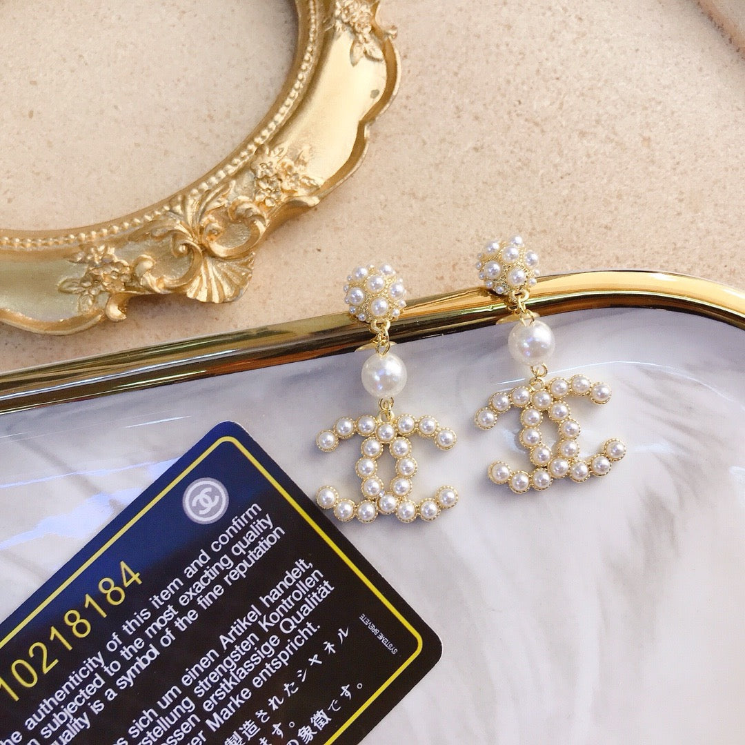 Women's Fashion Pearl Earrings