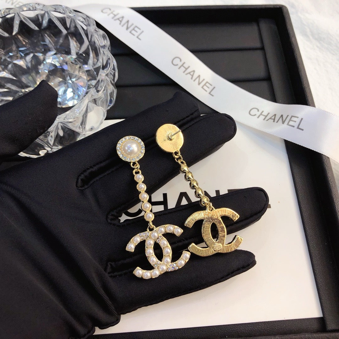 Women's Fashion Pearl Drop Earrings