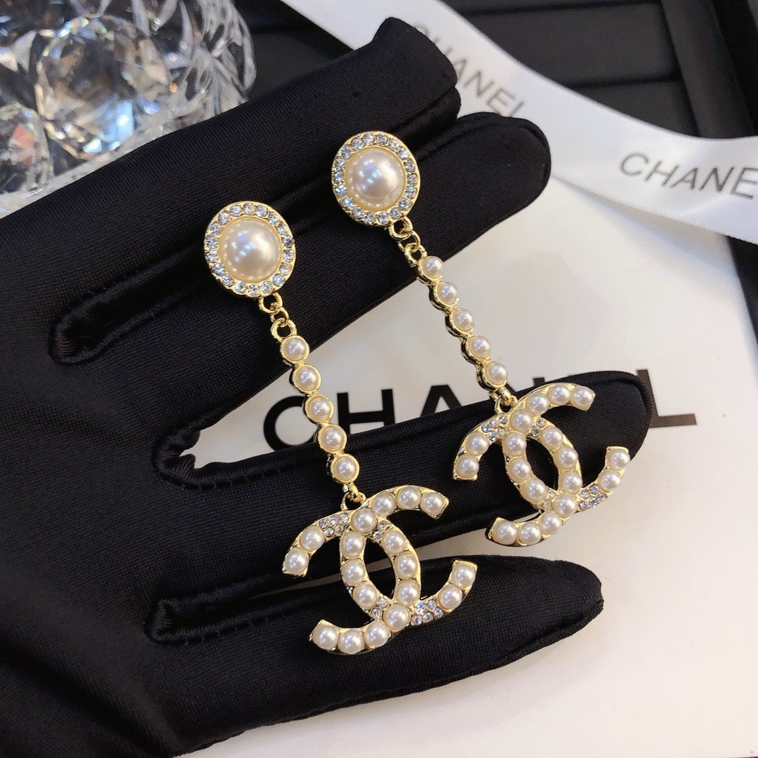 Women's Fashion Pearl Drop Earrings