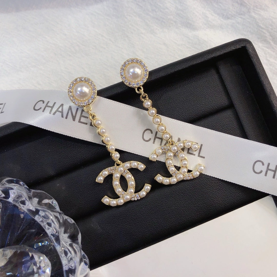 Women's Fashion Pearl Drop Earrings