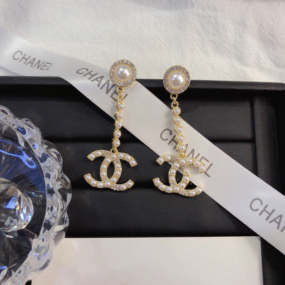 Women's Fashion Pearl Drop Earrings