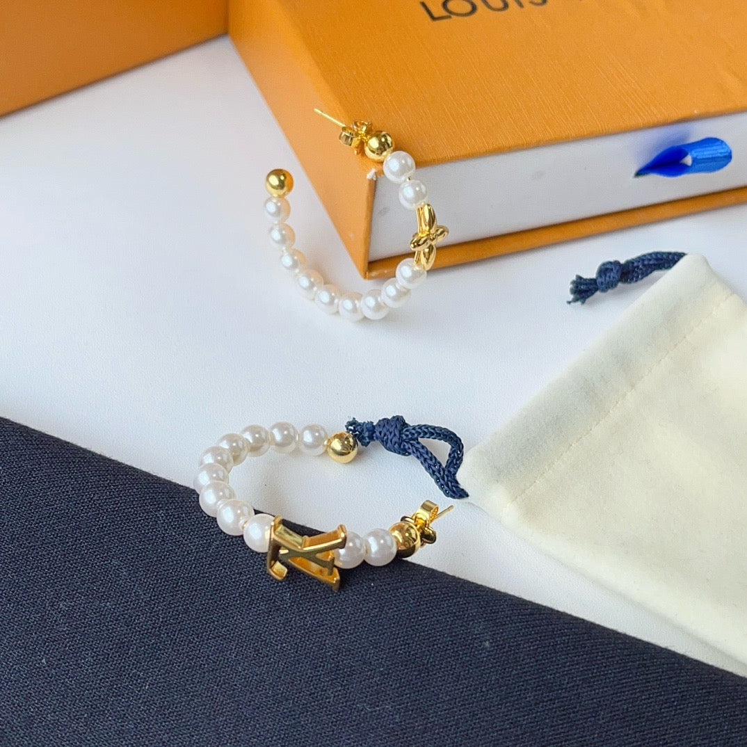 Women's Fashion Pearl Earrings