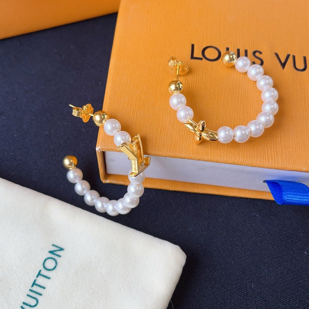 Women's Fashion Pearl Earrings