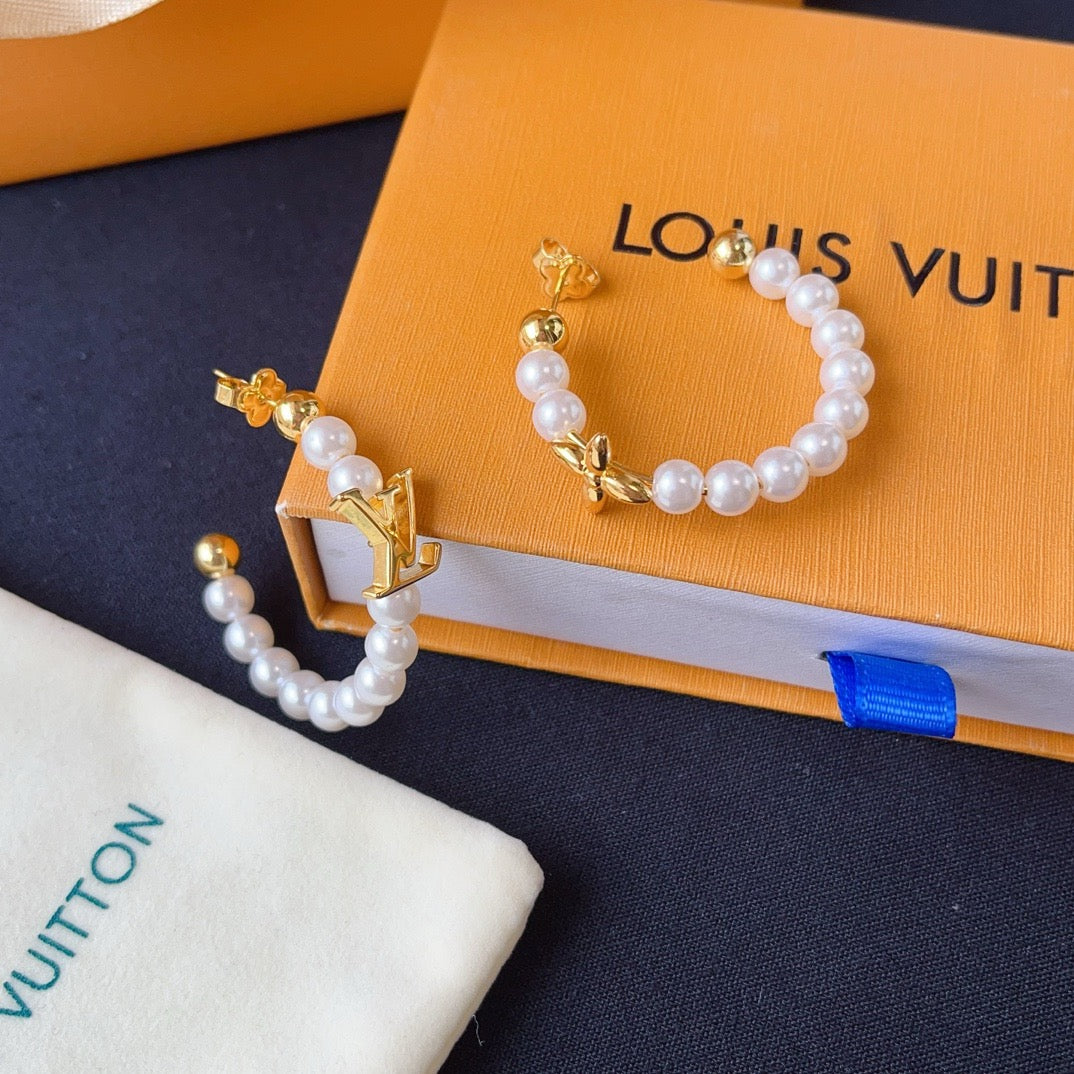 Women's Fashion Pearl Earrings