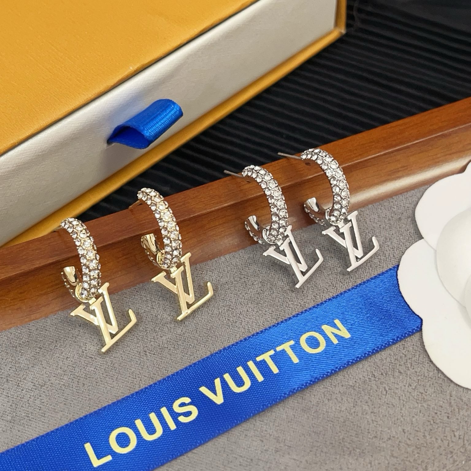 Women's Fashionable Rhinestone Earrings