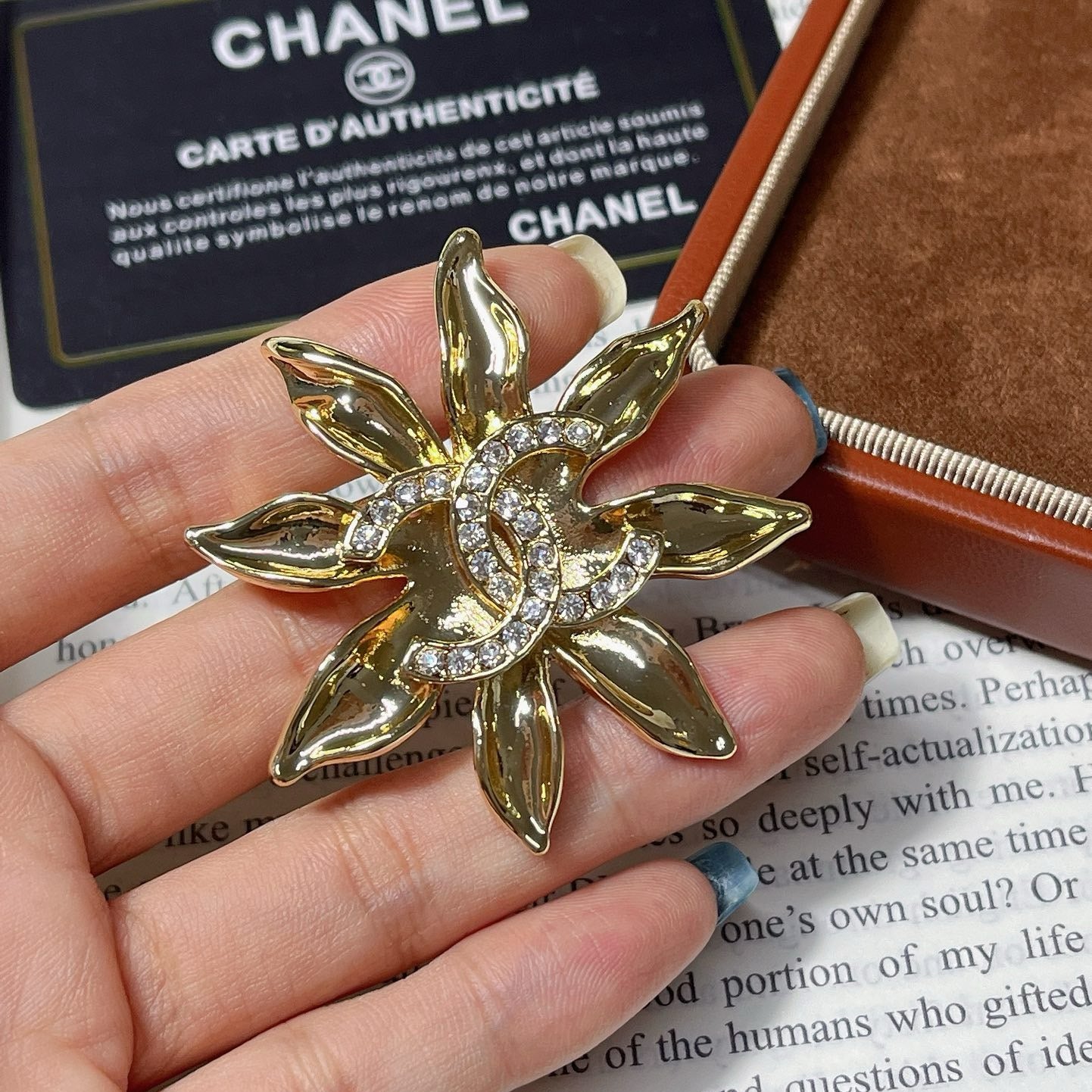 Women's Fashion Brooch