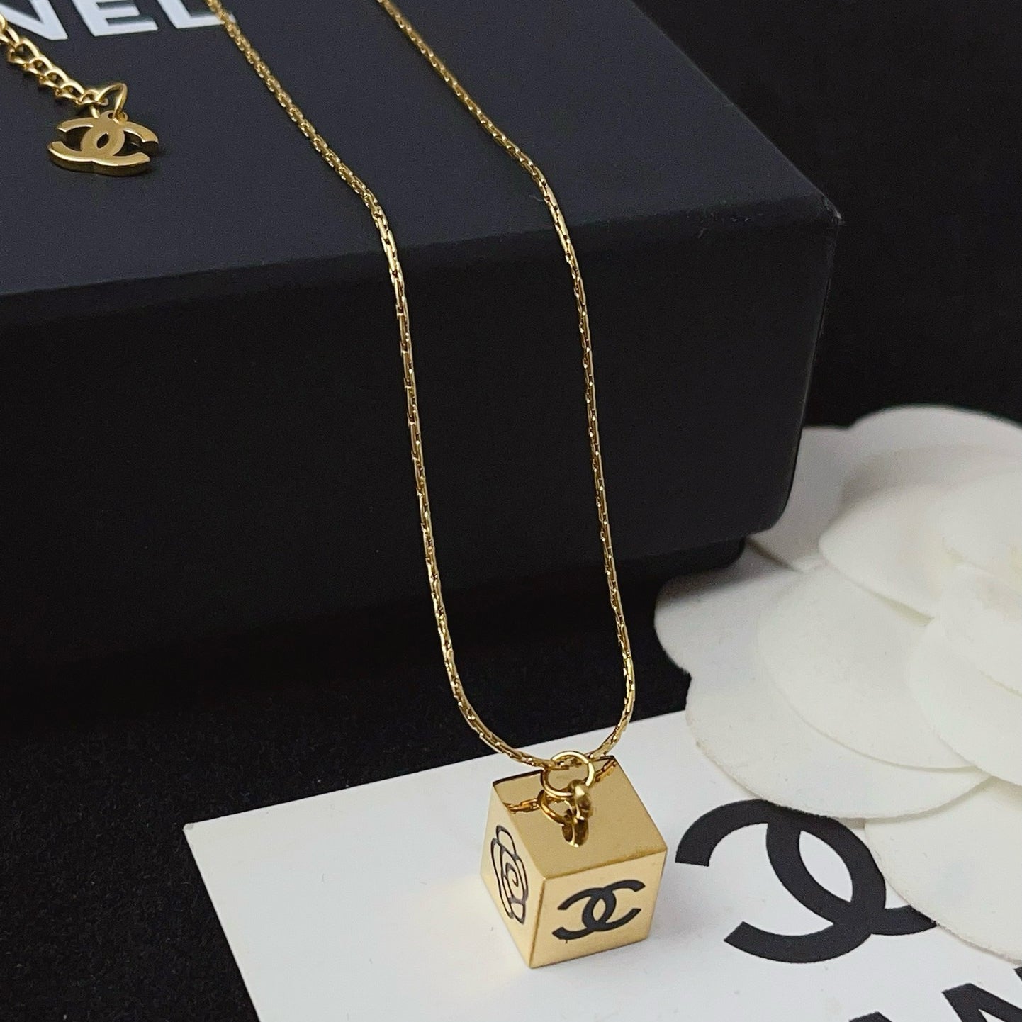 Women's Fashion Pendant Necklace